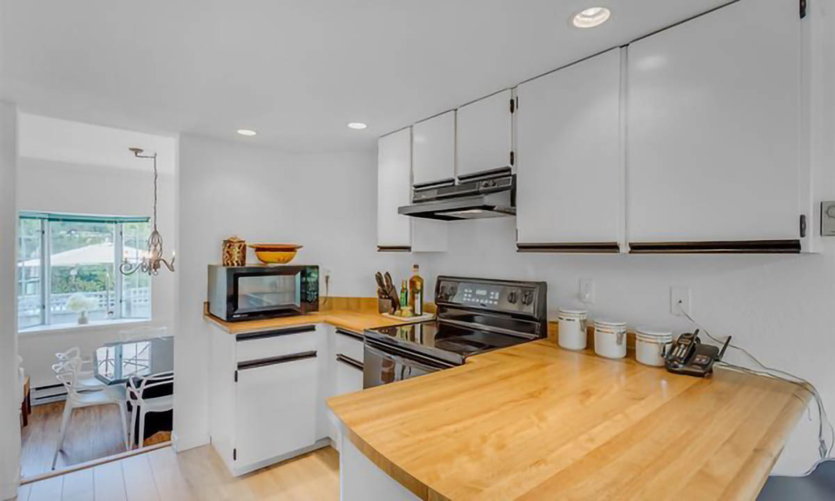 108-216 E 6th Street North Vancouver, BC 12