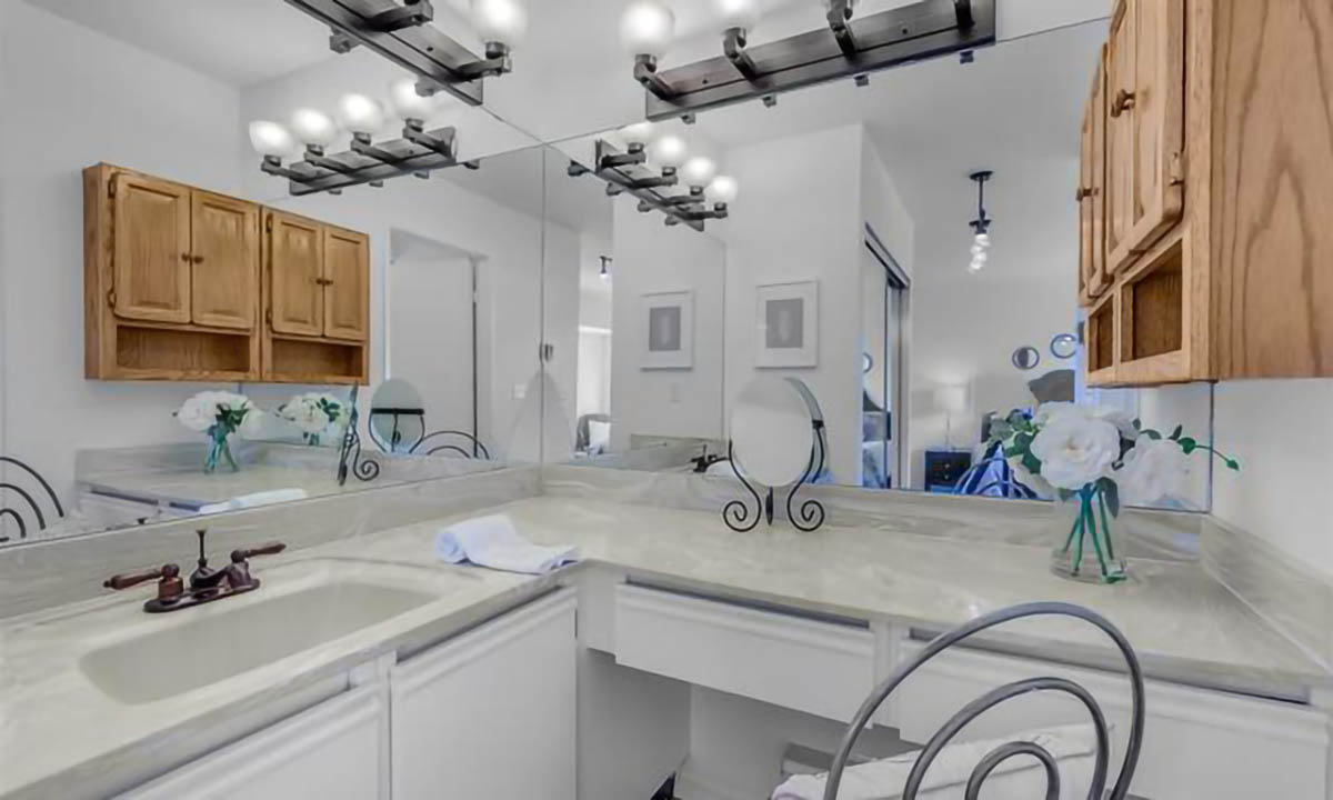108-216 E 6th Street North Vancouver, BC 17