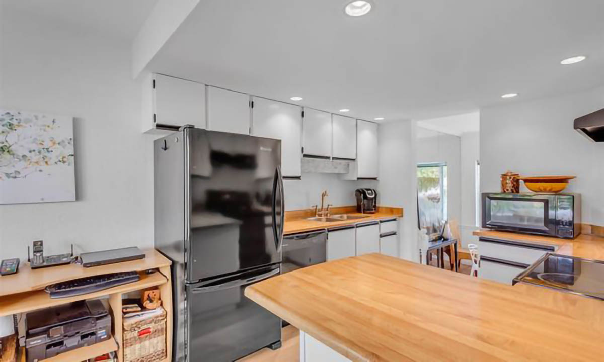 108-216 E 6th Street North Vancouver, BC 2