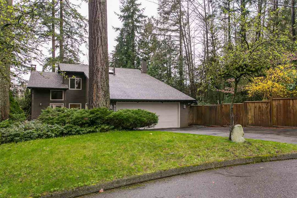 2297 BOWSER AVENUE North Vancouver