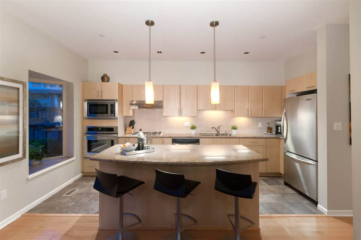 28 3750 EDGEMONT Boulevard 14