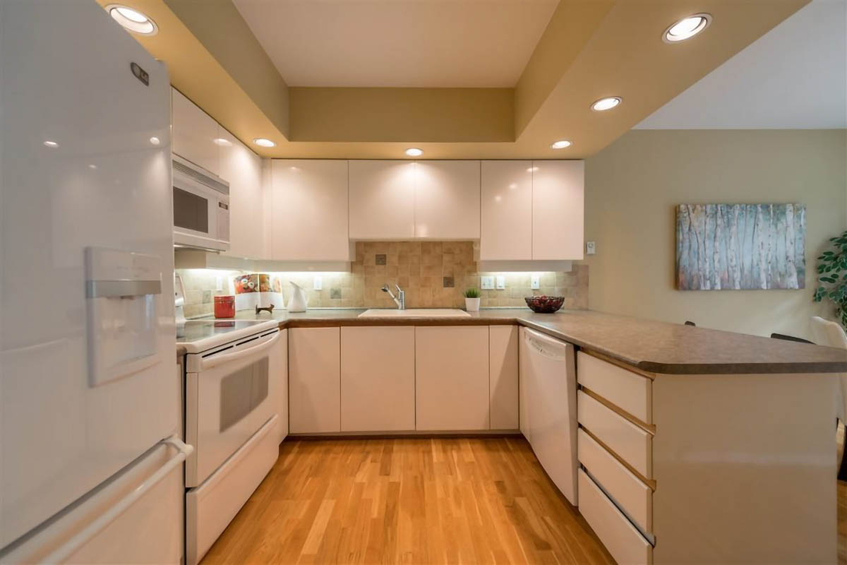 302 3393 CAPILANO Crescent North Vancouver 13