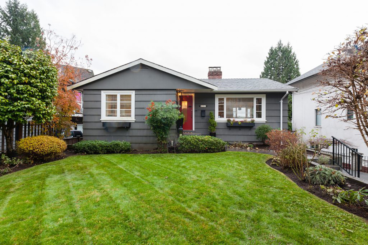 131 W St. James Road