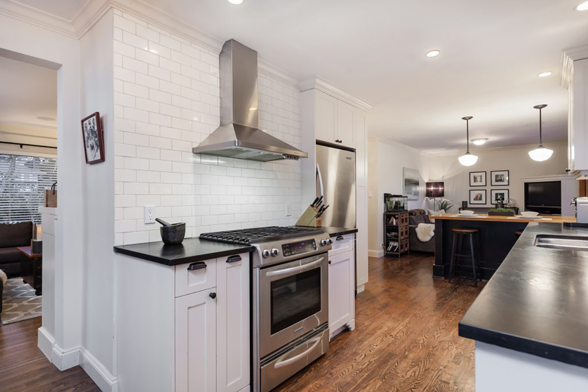 131 W St. James Road 9
