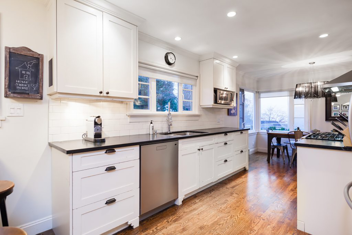 131 W St. James Road 11