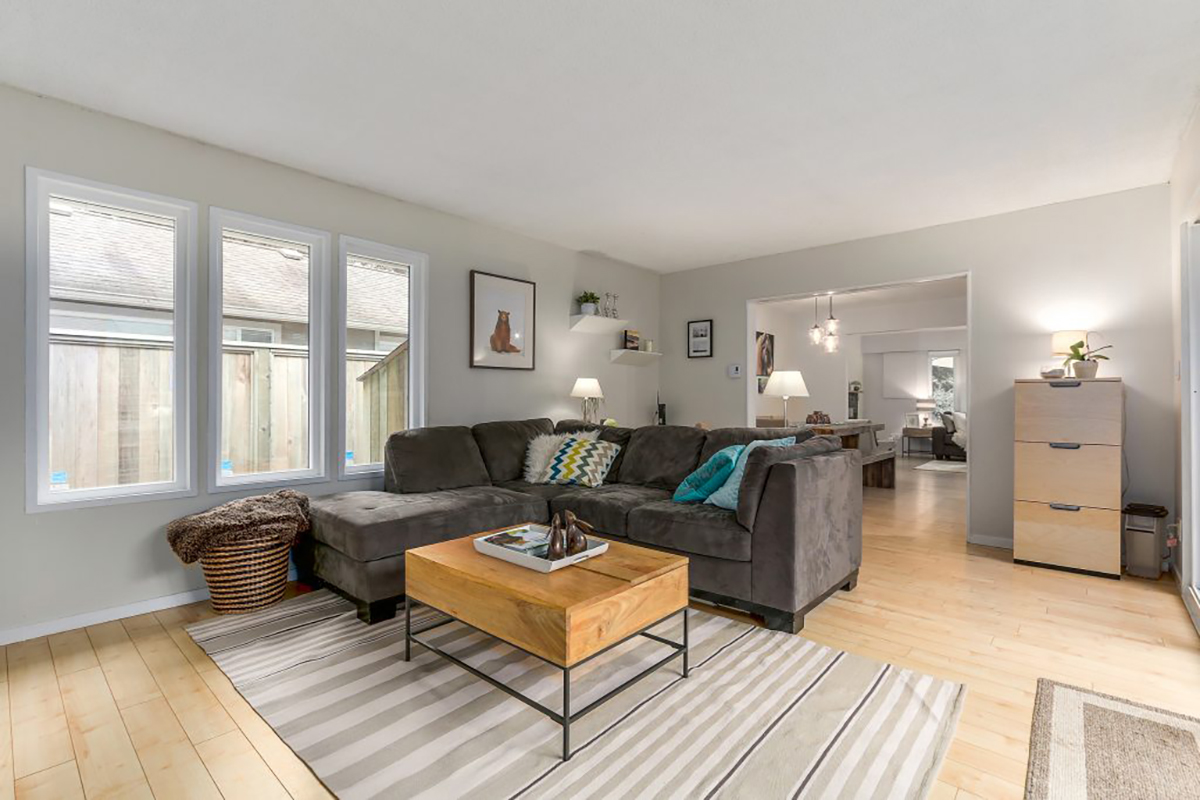 2062 Riverside Drive , North Vancouver, BC 12