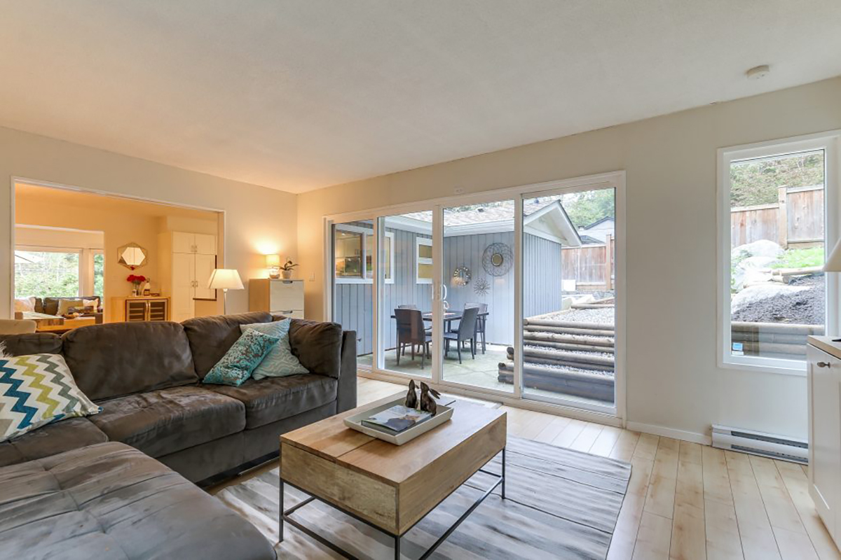 2062 Riverside Drive , North Vancouver, BC 15