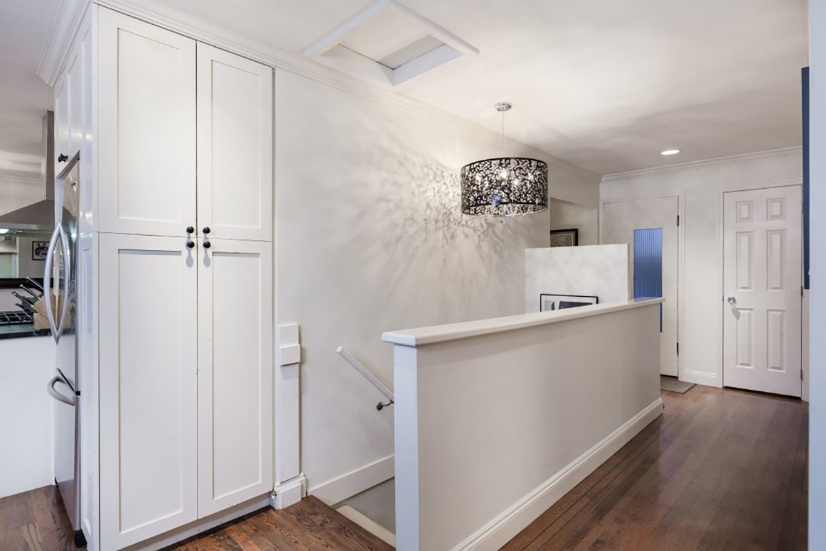 131 W St. James Road 18