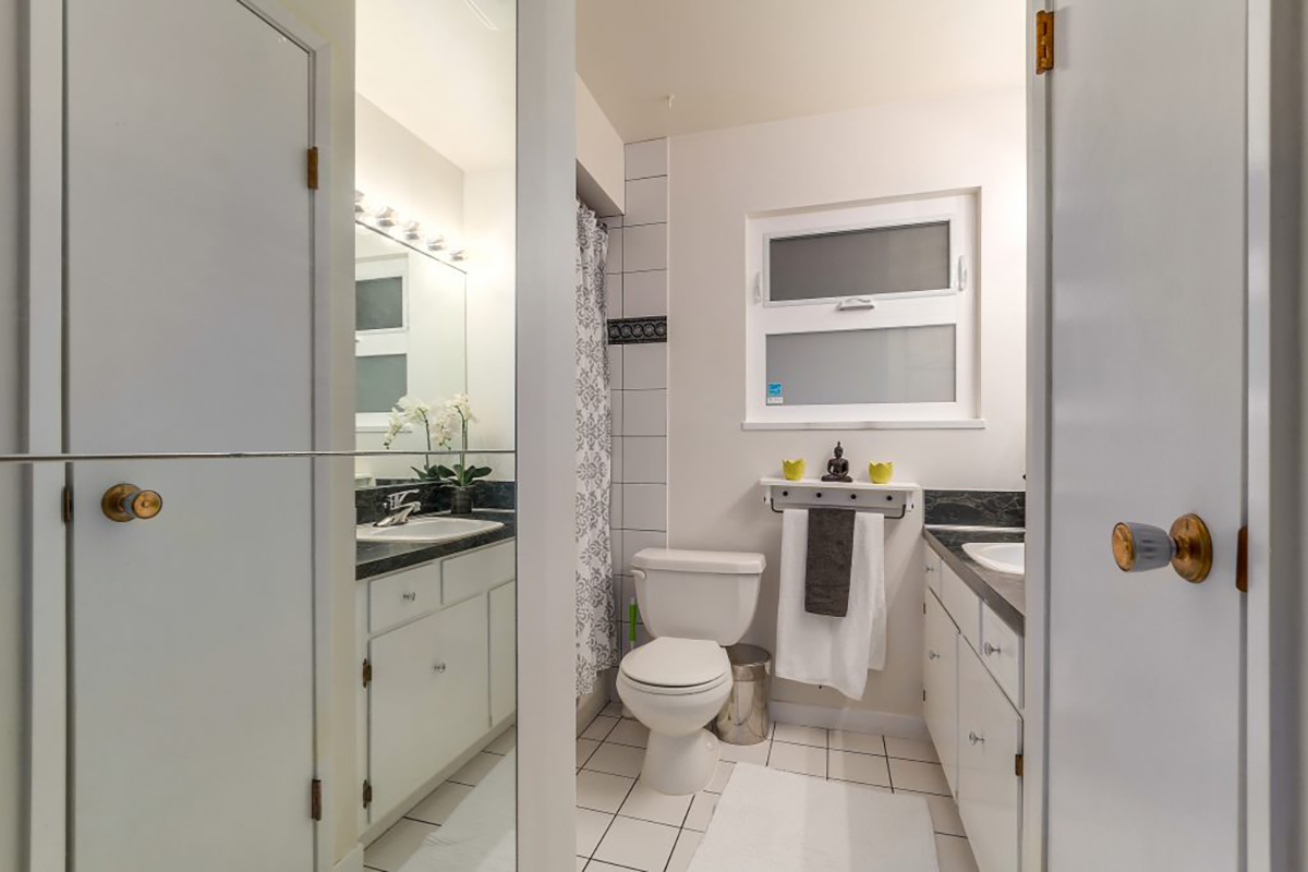 2062 Riverside Drive , North Vancouver, BC 18