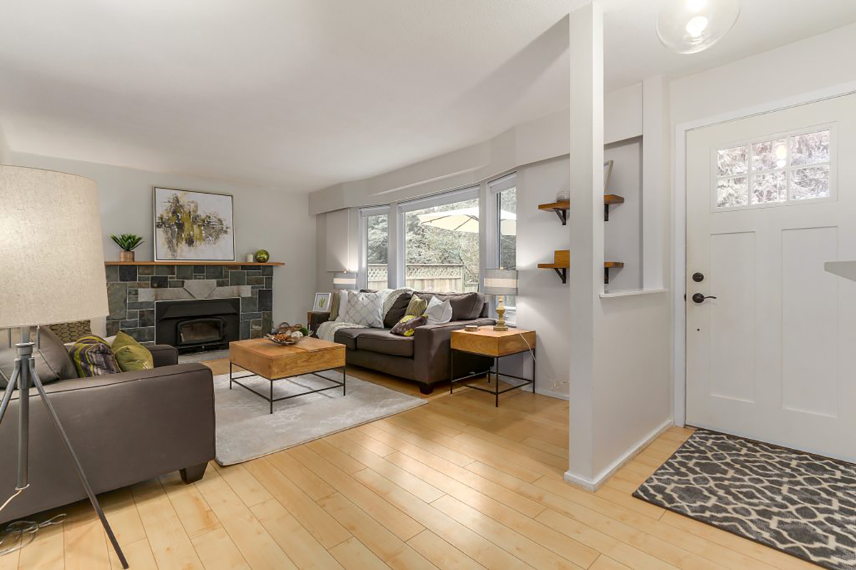 2062 Riverside Drive , North Vancouver, BC 2