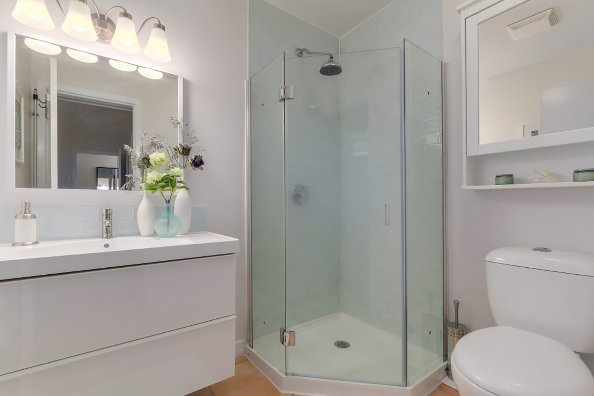 2062 Riverside Drive , North Vancouver, BC 21