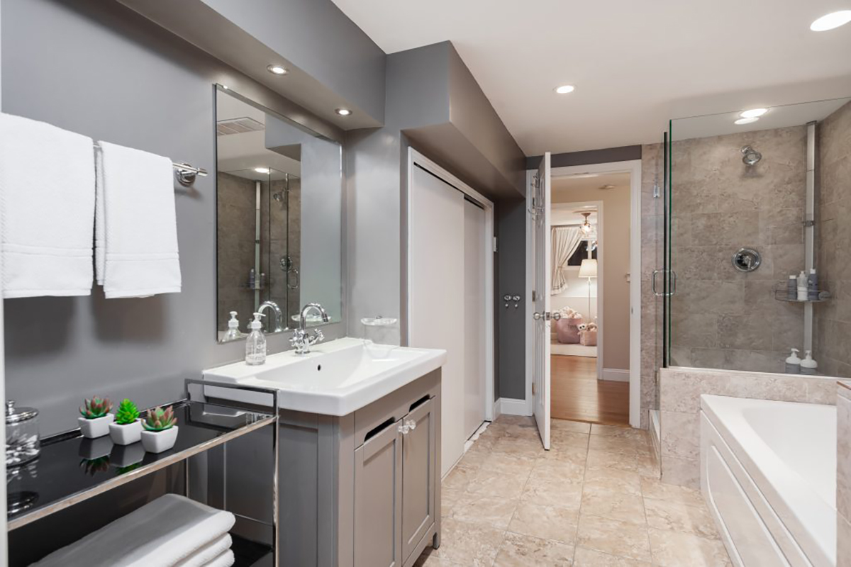 131 W St. James Road 23