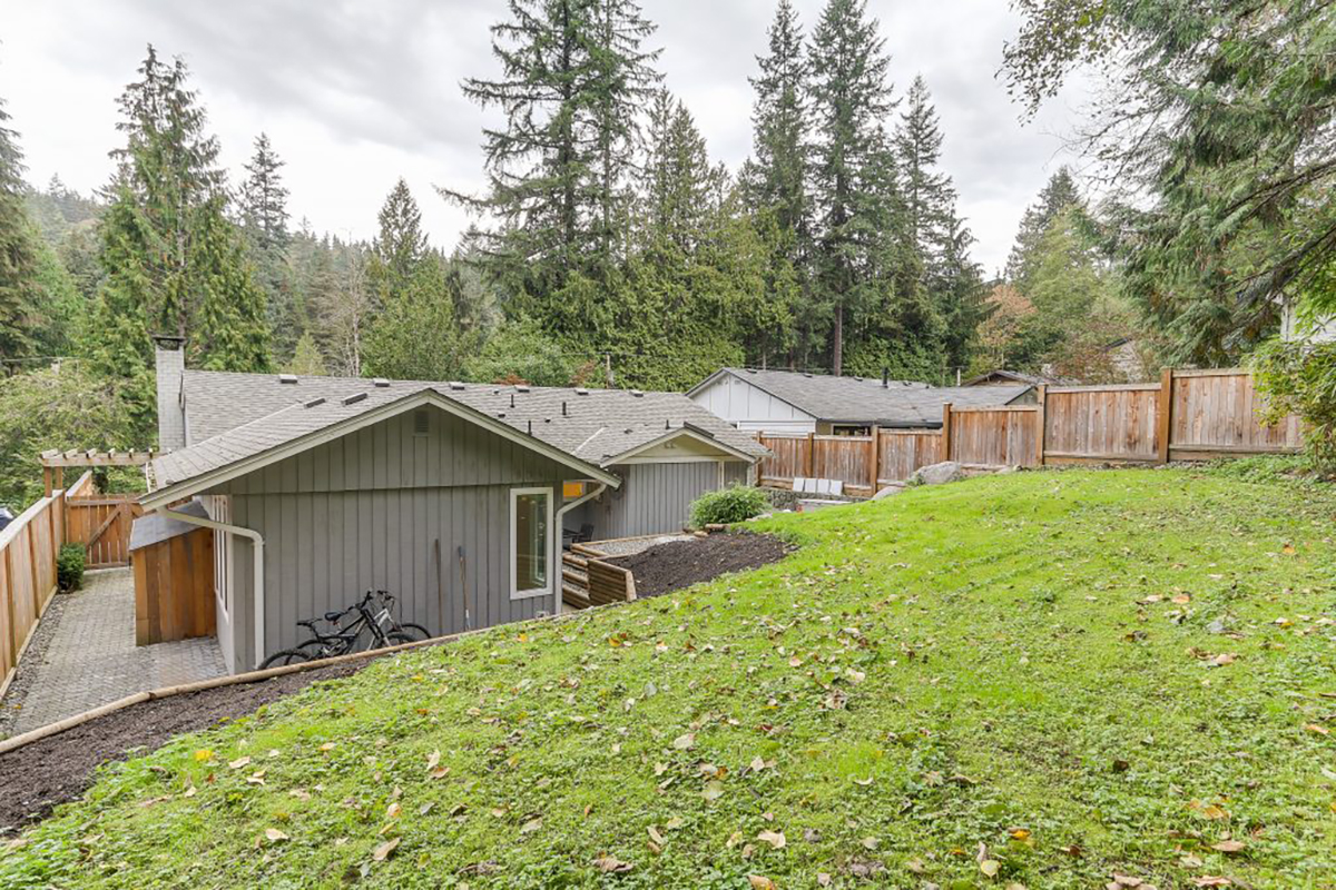 2062 Riverside Drive , North Vancouver, BC 25