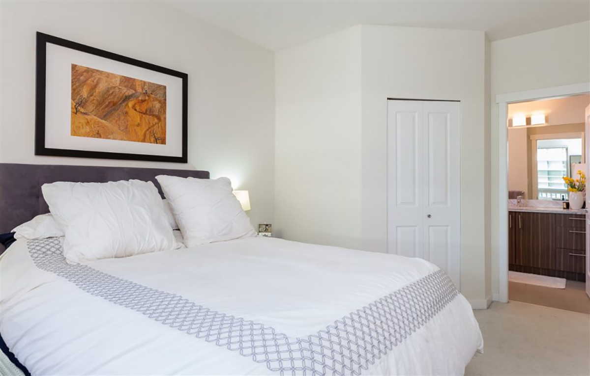 320 119 W 22nd Street, North Vancouver 4