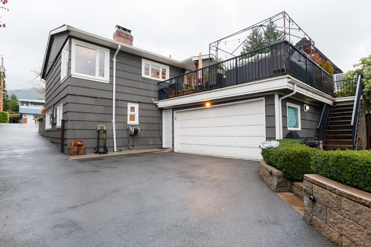 131 W St. James Road 33