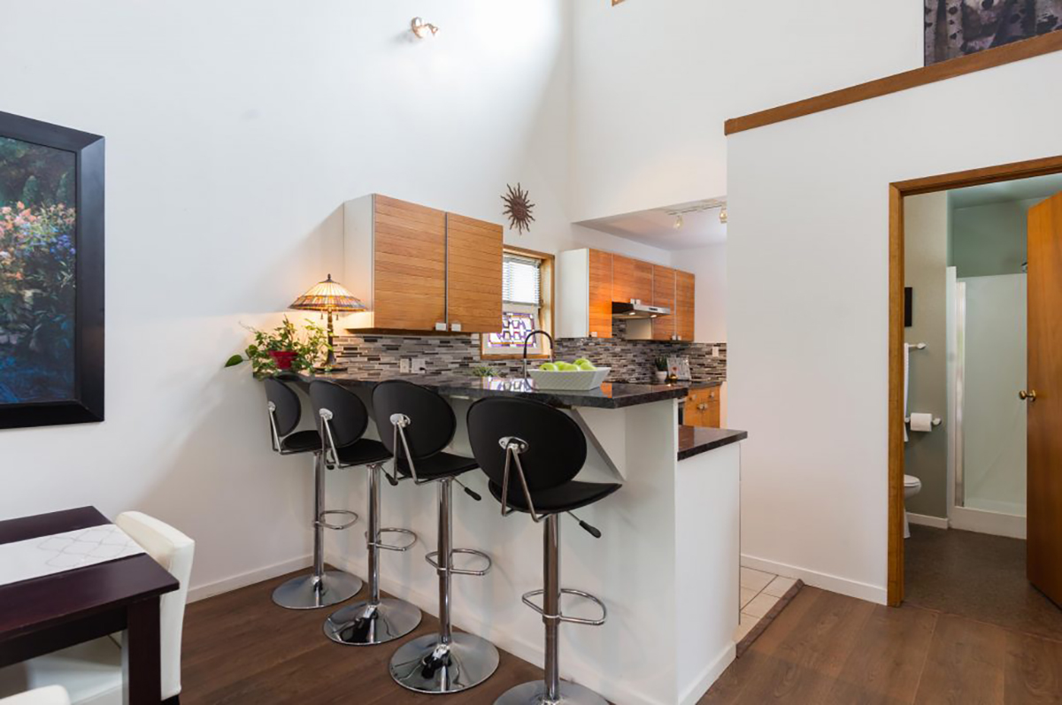 304 E 21st Street, North Vancouver 11