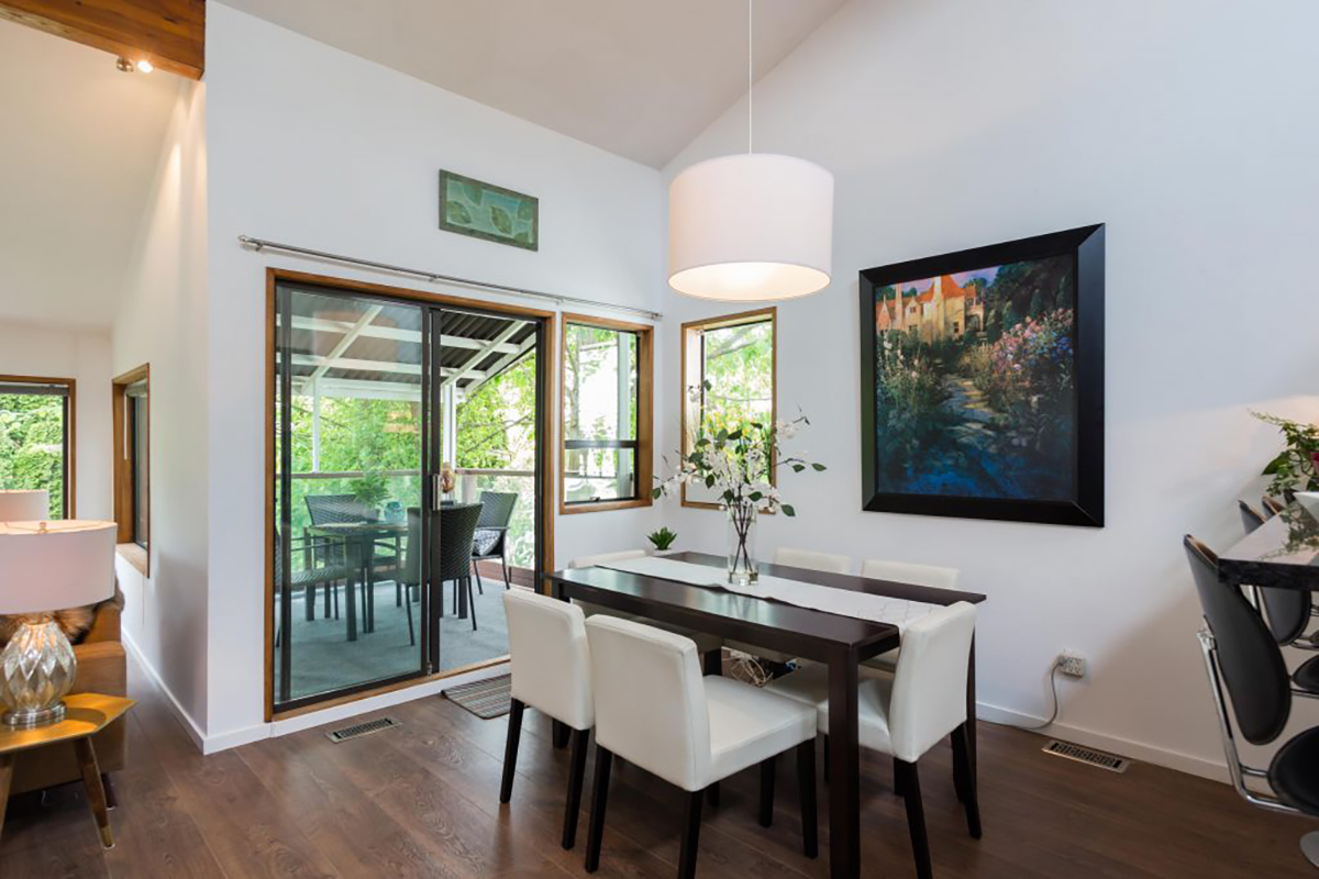 304 E 21st Street, North Vancouver 12