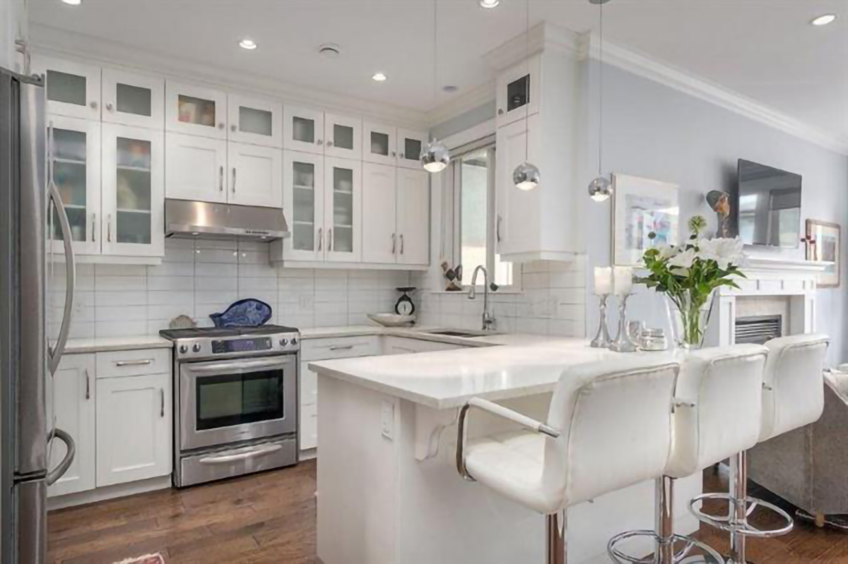316 E 11th St, North Vancouver 2