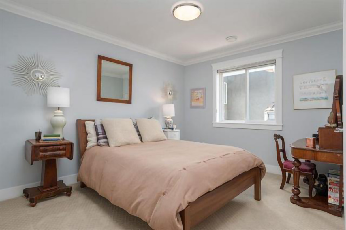 316 E 11th St, North Vancouver 11