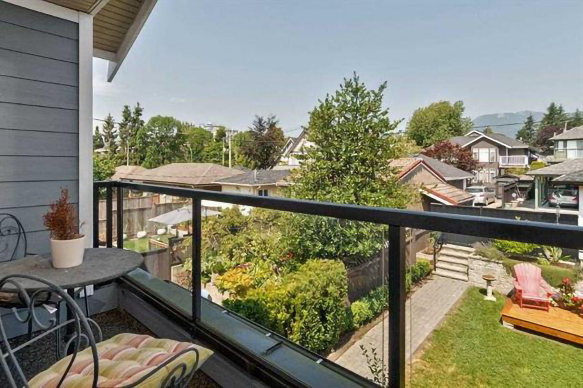 316 E 11th St, North Vancouver 14