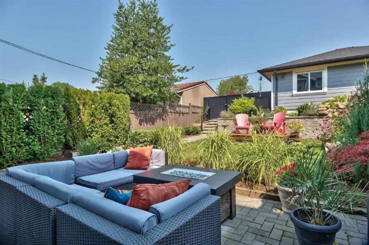 316 E 11th St, North Vancouver 17