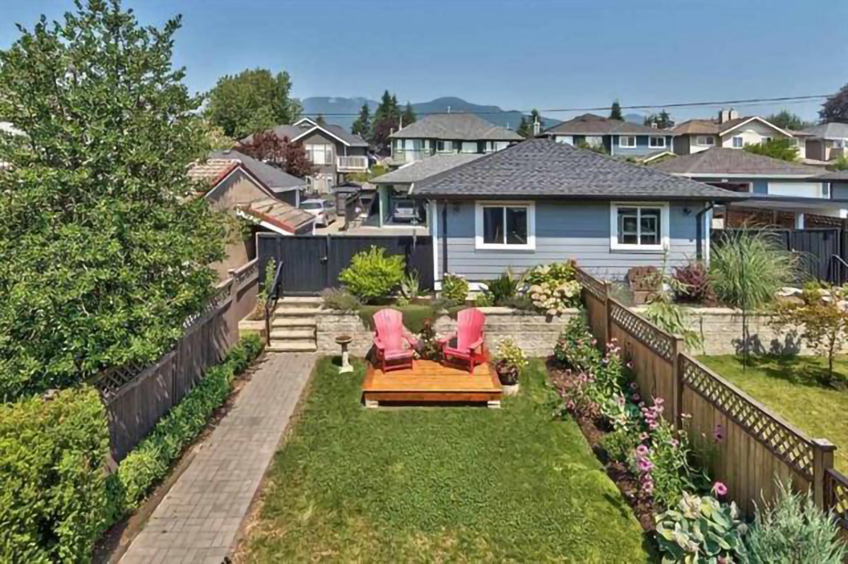 316 E 11th St, North Vancouver 18