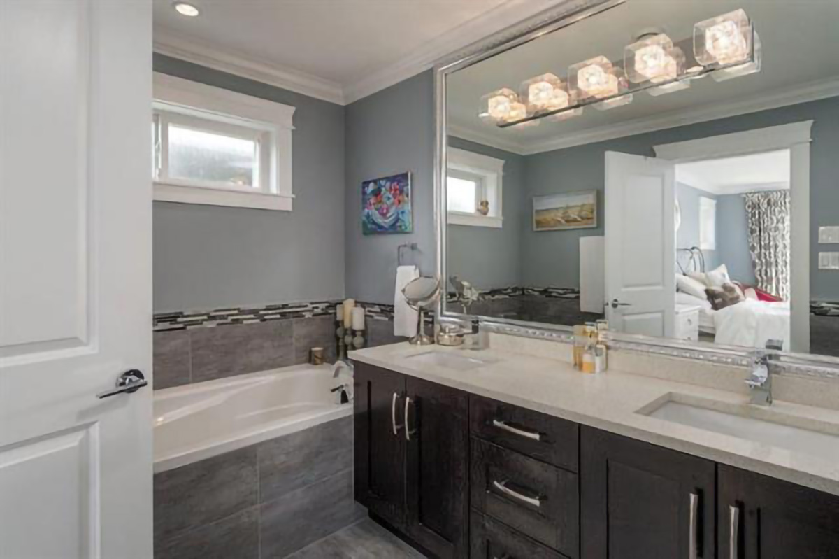 316 E 11th St, North Vancouver 8
