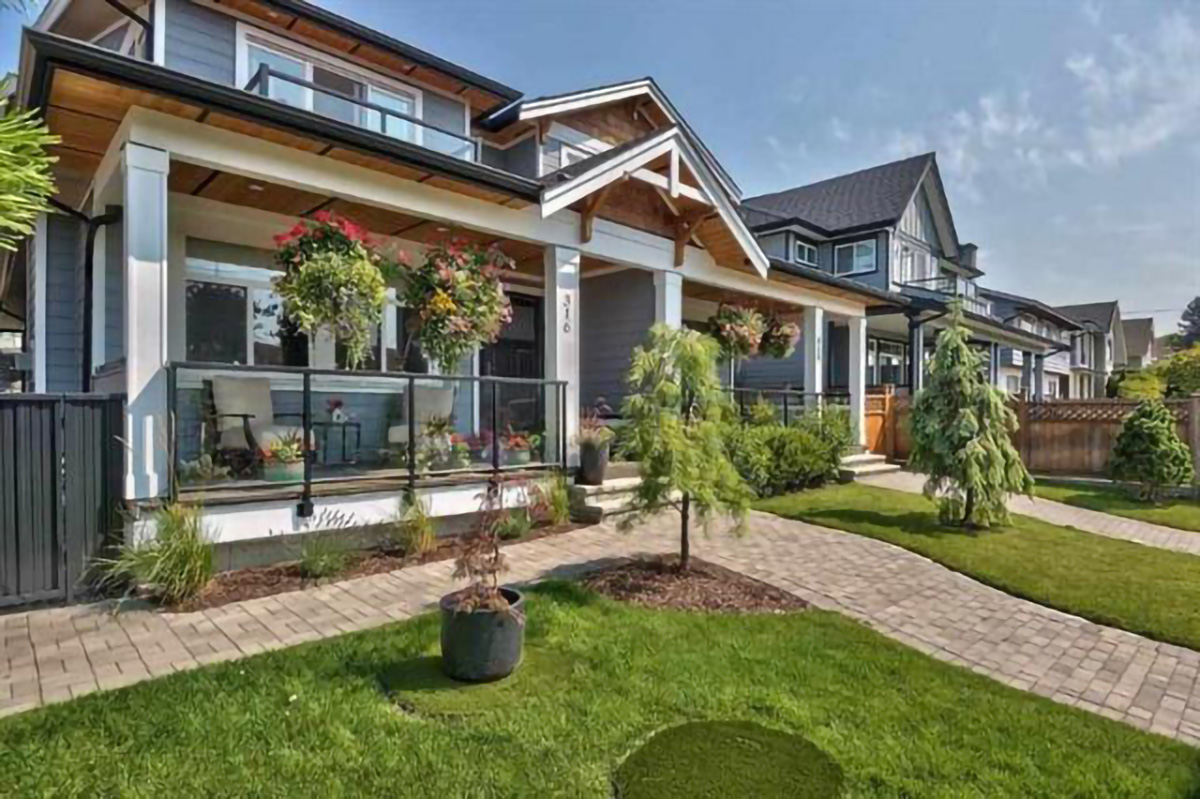 316 E 11th St, North Vancouver