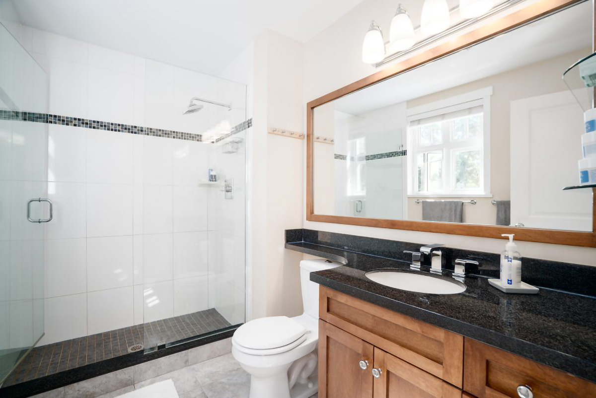 2081 E 2nd Ave, Vancouver 18