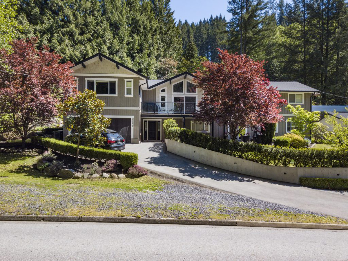 2092 Riverside Drive, North Vancouver 2