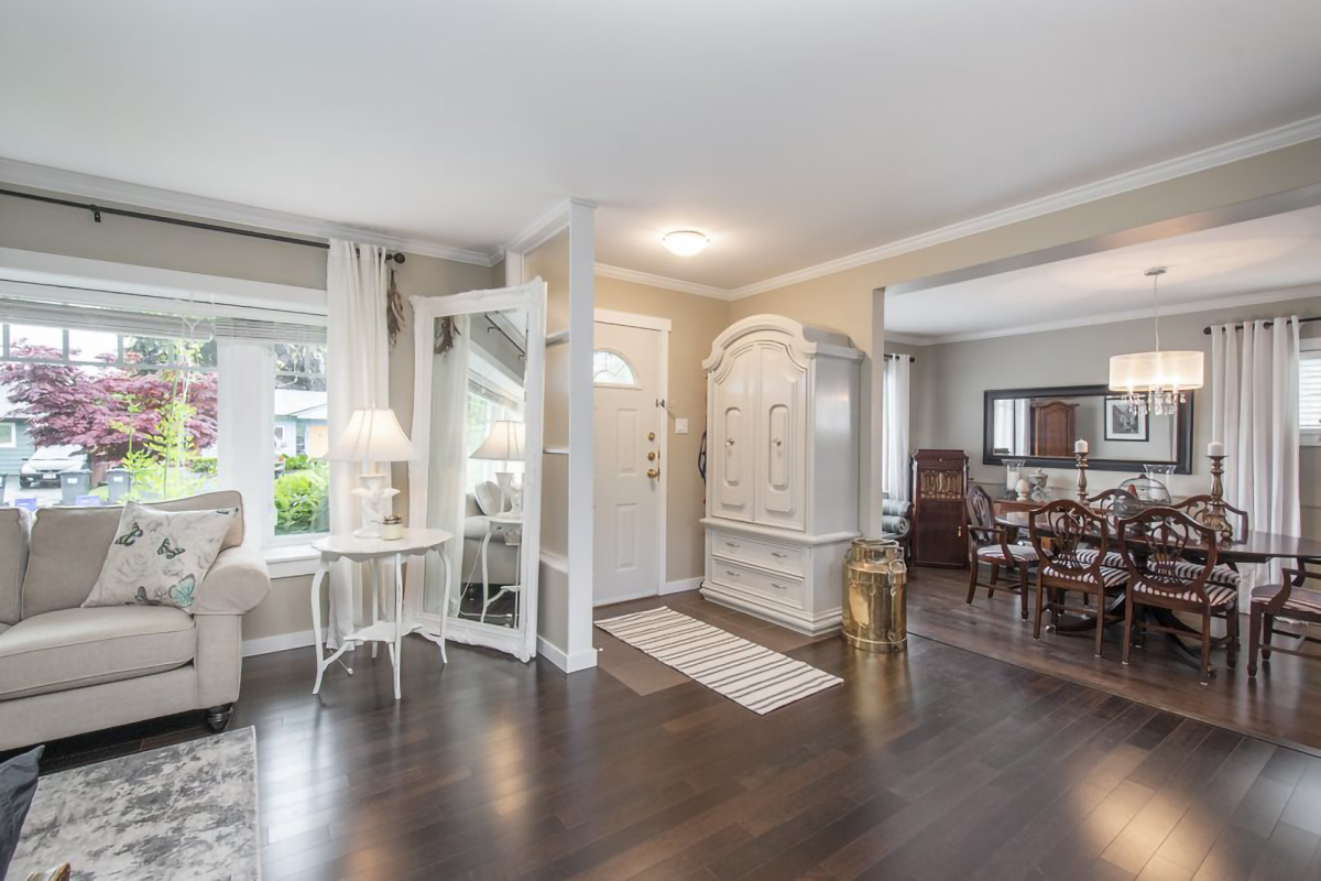 1240 Pinewood Crescent, North Vancouver 4