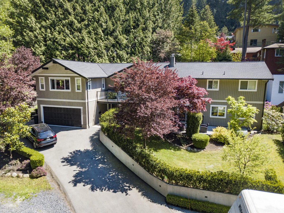 2092 Riverside Drive, North Vancouver 4