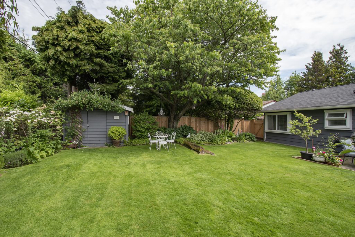 1240 Pinewood Crescent, North Vancouver 11
