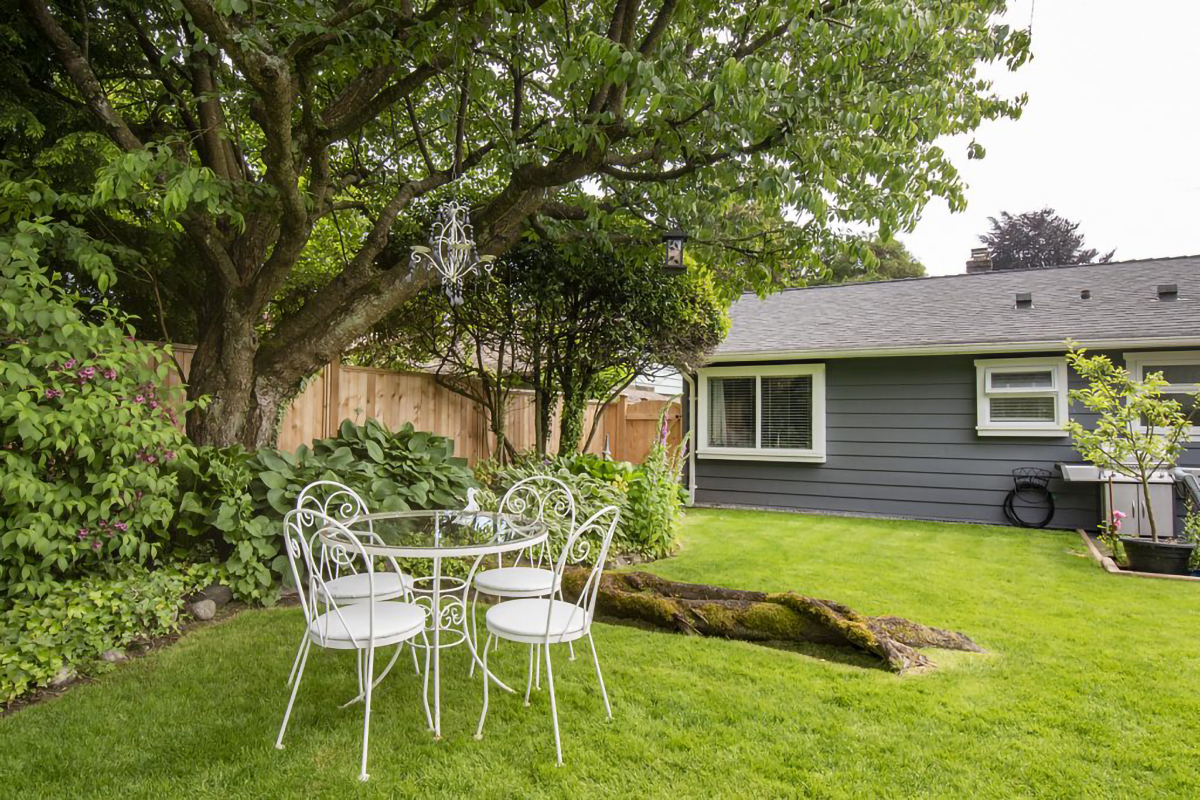 1240 Pinewood Crescent, North Vancouver 19