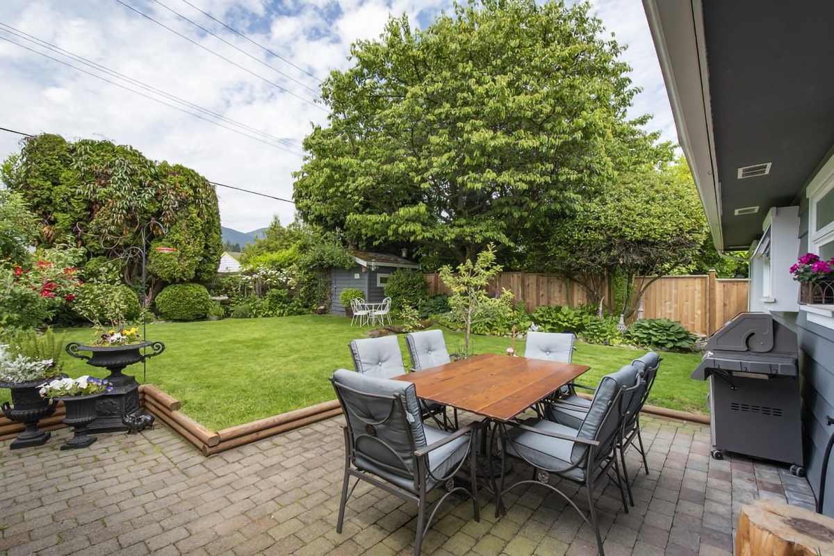 1240 Pinewood Crescent, North Vancouver 27