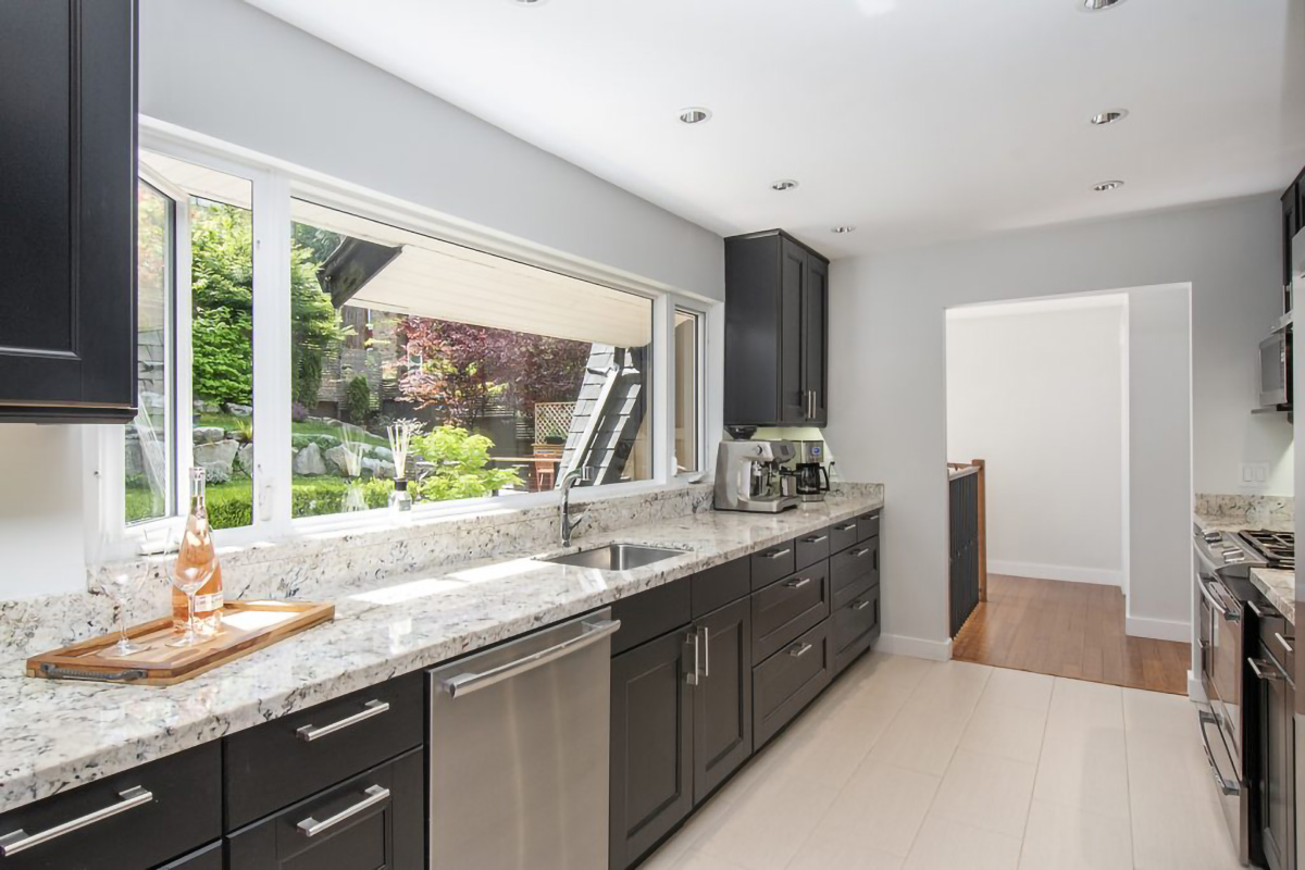 2092 Riverside Drive, North Vancouver 18