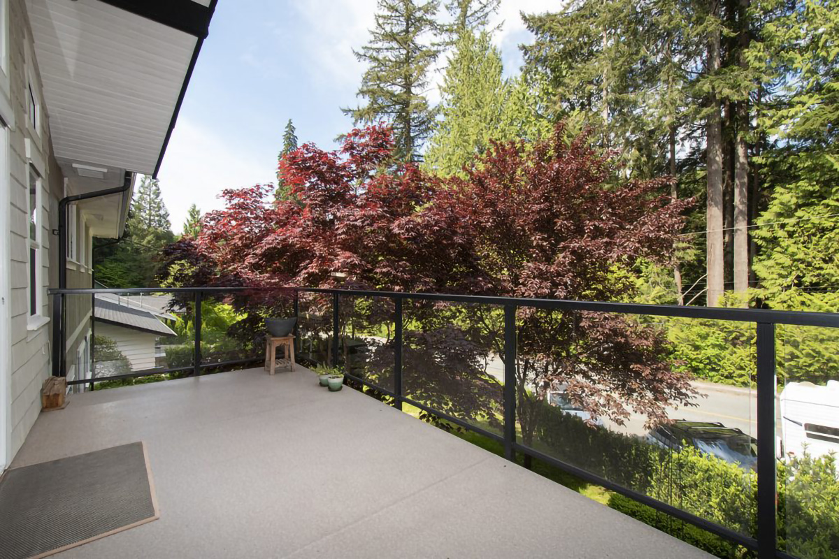 2092 Riverside Drive, North Vancouver 23