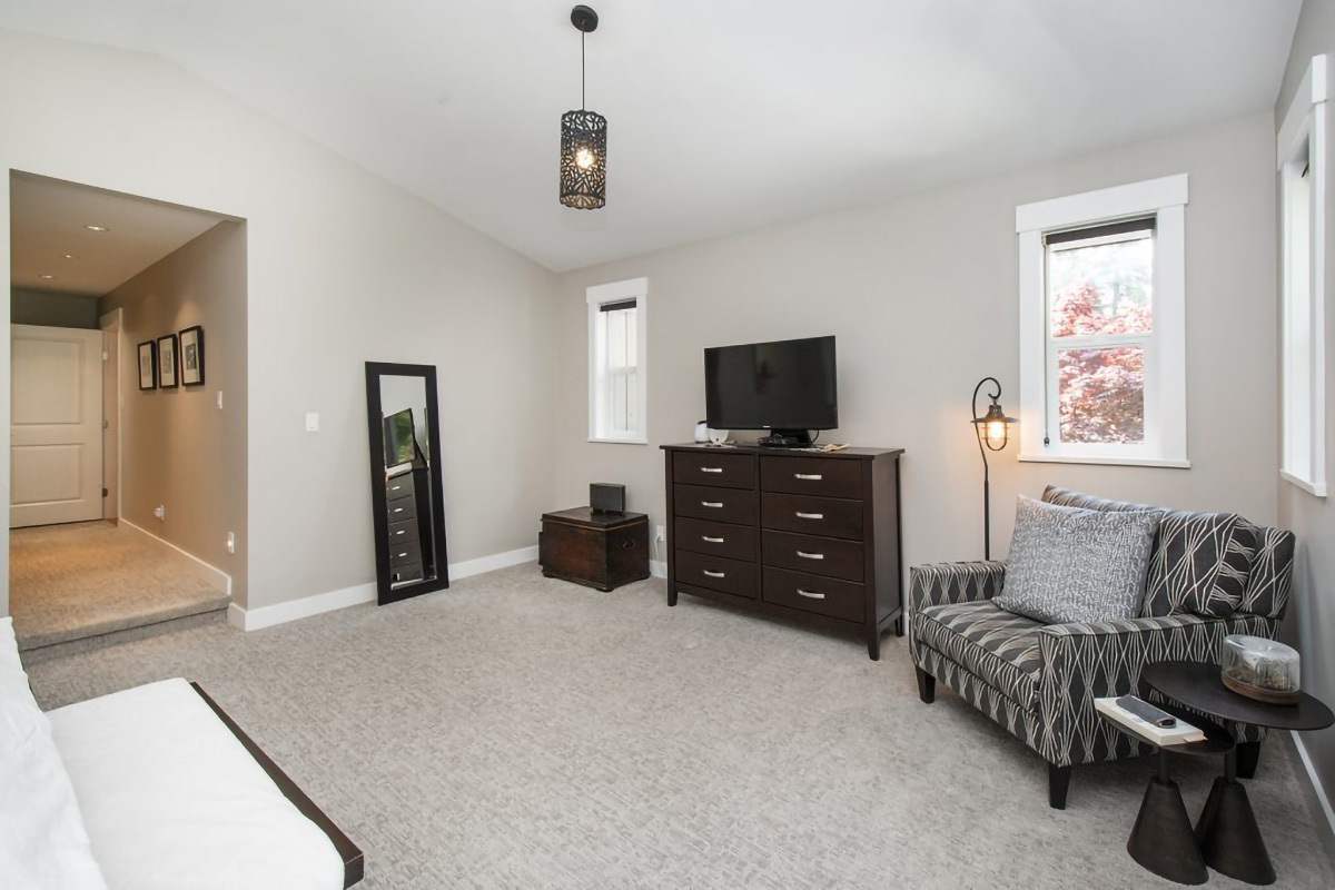 2092 Riverside Drive, North Vancouver 25
