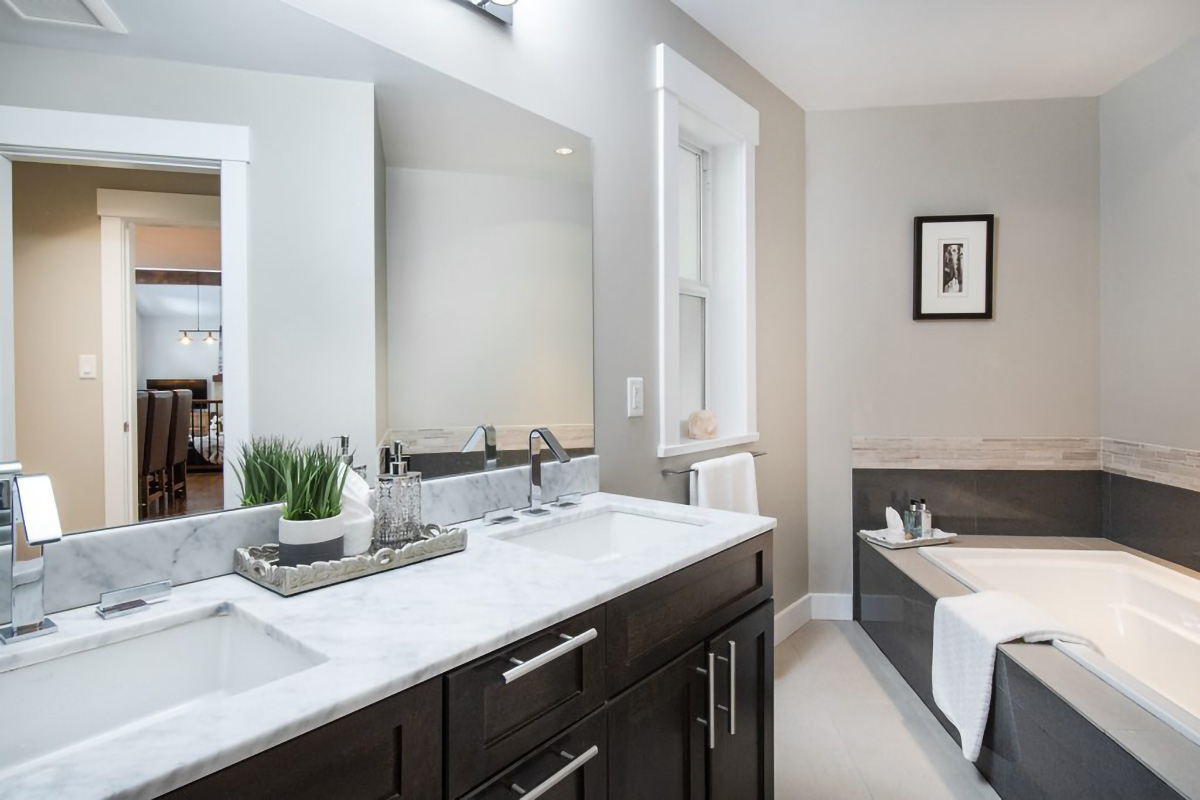 2092 Riverside Drive, North Vancouver 27