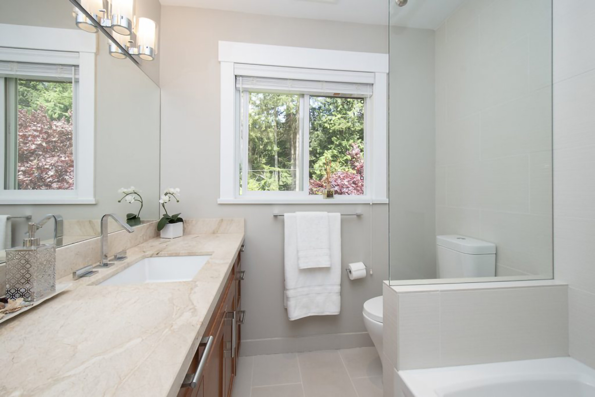 2092 Riverside Drive, North Vancouver 32