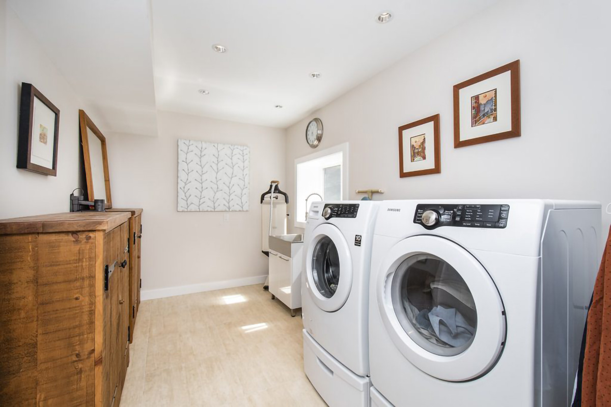 2092 Riverside Drive, North Vancouver 35