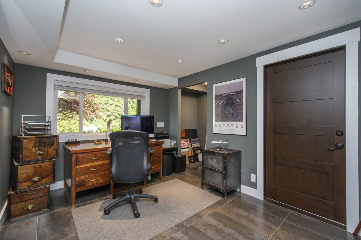 2092 Riverside Drive, North Vancouver 39
