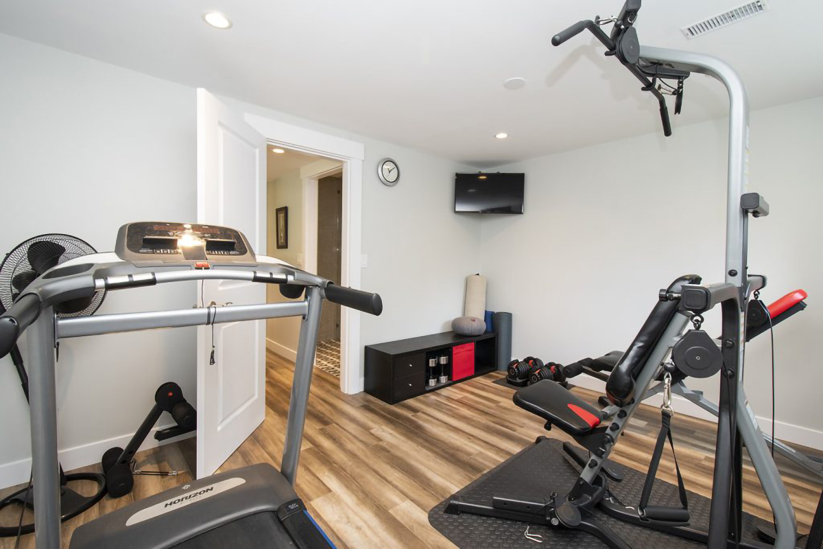 2092 Riverside Drive, North Vancouver 40