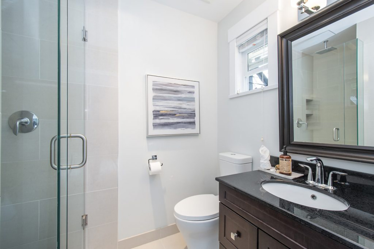 2092 Riverside Drive, North Vancouver 44