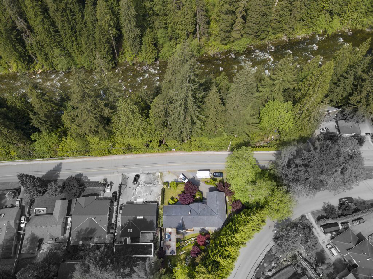 2092 Riverside Drive, North Vancouver 55
