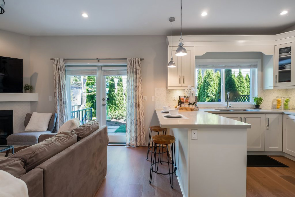 248 E 6th Street, North Vancouver 12