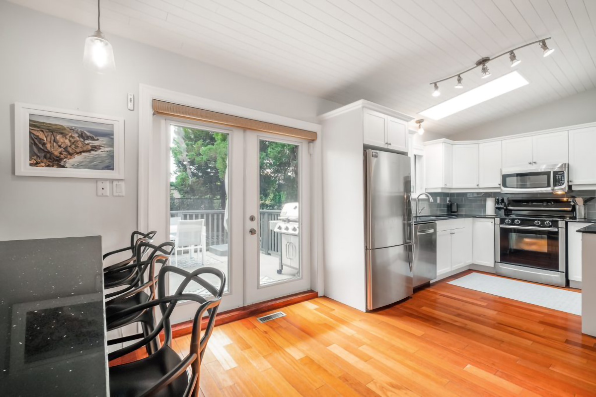 2545 Edgemont Blvd, North Vancouver 23