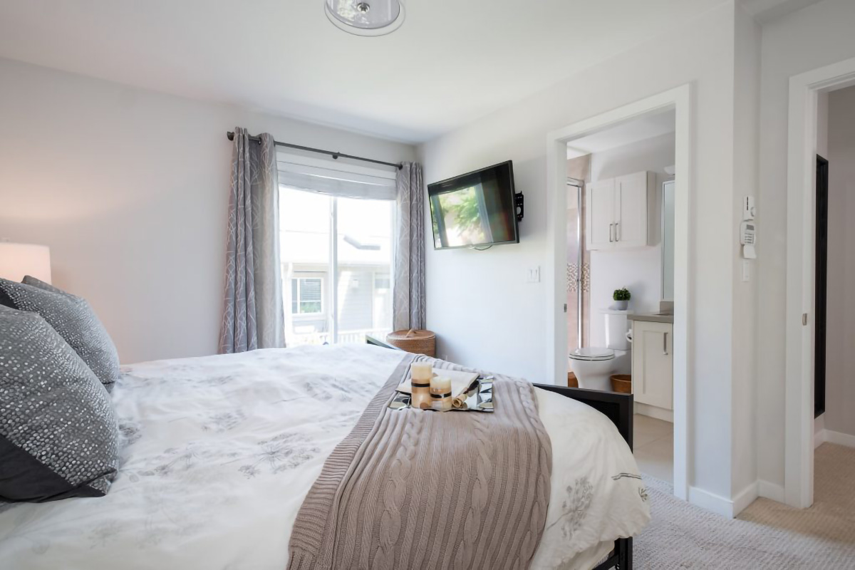 248 E 6th Street, North Vancouver 24