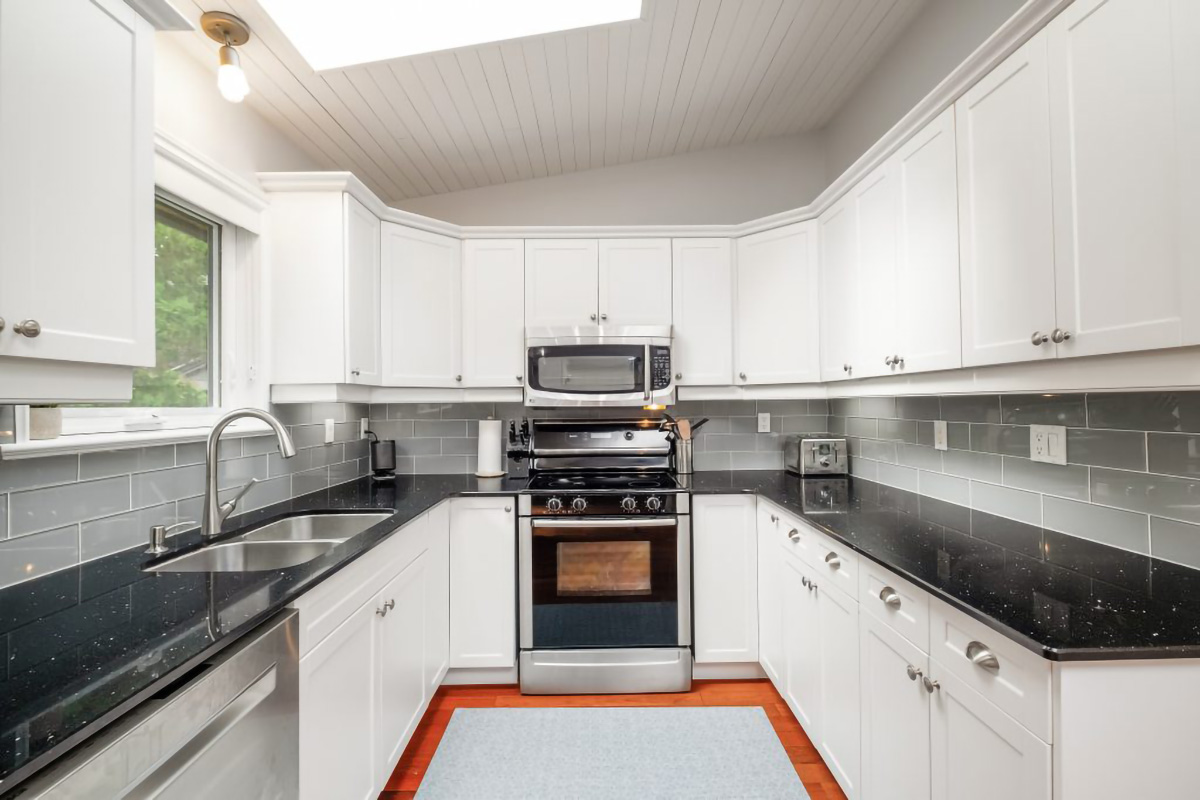 2545 Edgemont Blvd, North Vancouver 25