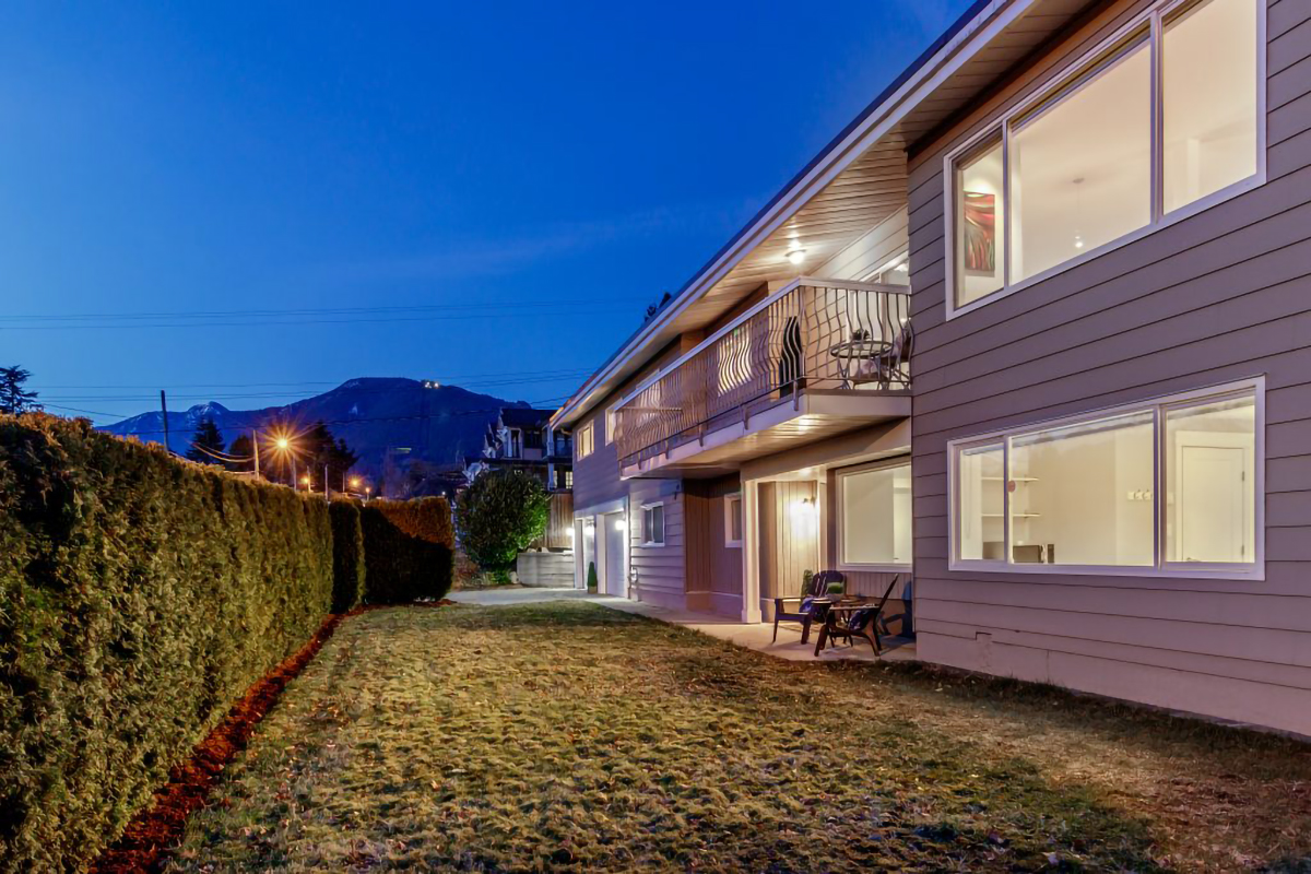 2616 Jones Ave, North Vancouver 43